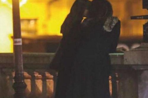 Monika 36 yaşlı sevgilisi ilə küçədə öpüşdü - FOTO