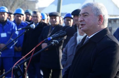 İcra başçısının korteji narazılığa səbəb oldu (VİDEO)