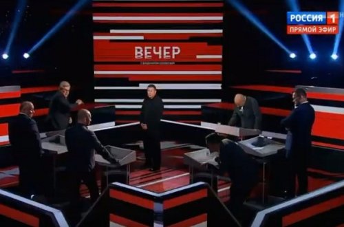 Solovyovun verilişində qonaqlar arasında mübahisə - Stəkan atıldı + Video