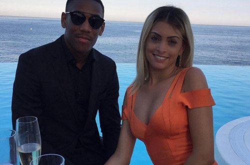 Futbolçu barda tanış olduğu modelə intim şəkillərini göndərib - FOTO