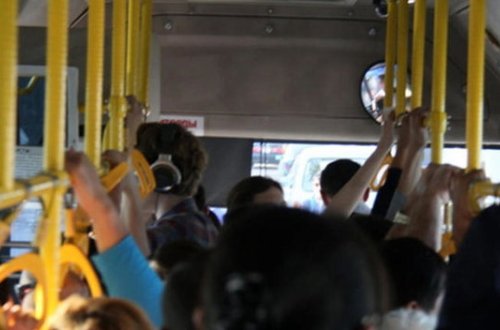 Bakıda avtobusda biabırçılıq: sərxoş ki̇şi̇ … – VİDEO