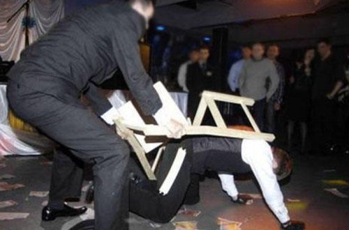 Toyda yemək az oldu, 