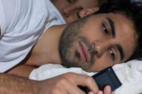 Kişinin xəyanət etdiyini göstərən 12 ƏLAMƏT