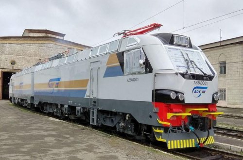 Dünyanın ən güclü elektrik lokomotivlərindən biri Azərbaycanda - FOTO