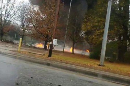 Təyyarə futbol meydançasına düşdü, ölənlər var - VİDEO