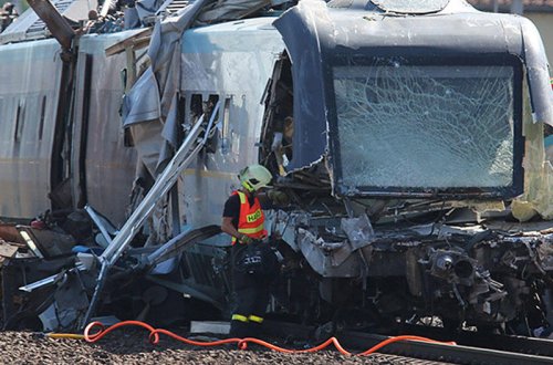 Qatar məktəbli avtobusu ilə toqquşdu: ölənlər və yaralananlar var