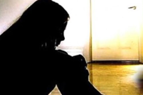 Məktəbdə biabırçı görüntülər: 15 yaşlı dəfələrlə zorladı