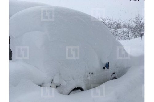 Kamçatkaya insan hündürlüyündə qar yağdı - FOTO/VİDEO