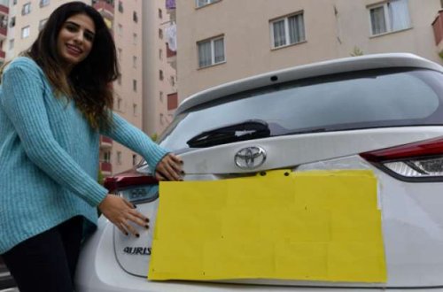 Universitet tələbəsi maşınının arxasına görün nə yazdı - FOTO