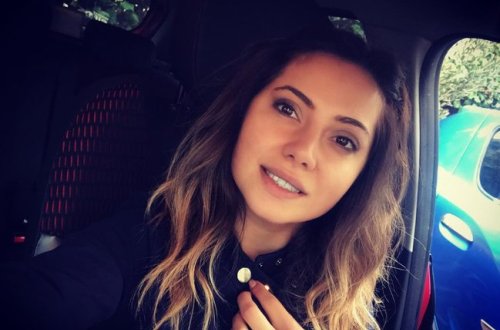 Ayan elə oturdu ki, hər yeri çöldə qaldı - FOTO