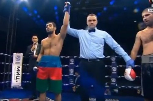 Azərbaycanlı boksçu Moskvada erməni rəqibinə qalib gəldi - VİDEO