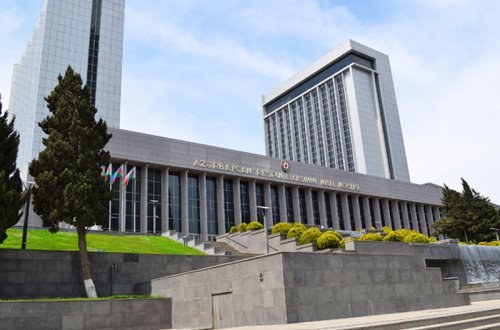 Deputatlar tətilə çıxırlar