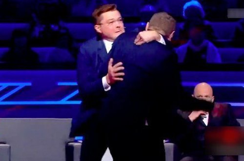 Ukraynada deputat və politoloq canlı efirdə dalaşdılar - VİDEO