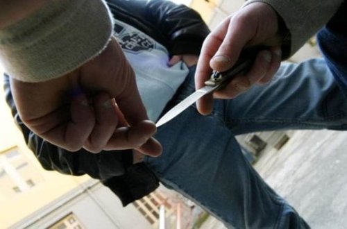 Gəncədə dəhşətli olay ! Küçənin ortasında bıçaqlayıb öldürdülər