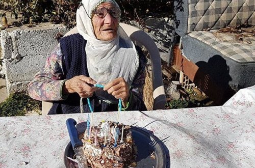 Doğum gününü ilk dəfə 102 yaşında qeyd edən qadın - FOTO
