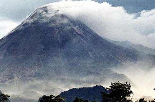 İtaliyada Etna vulkanı aktivləşdi - 150 dəfə püskürdü