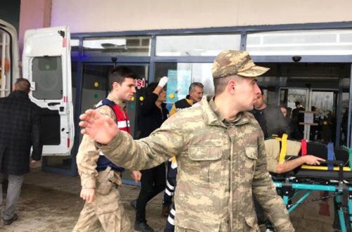 Əsgərləri daşıyan avtomobil aşdı: ölən və yaralananlar var - FOTO