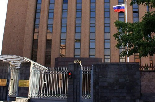 Bir gündə Rusiyanın Ermənistandakı səfirliyinin qarşısında iki aksiya keçirilib