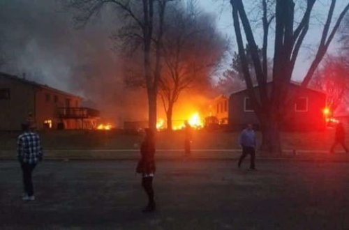 ABŞ-da təyyarə yaşayış evlərinin üzərinə düşdü - VİDEO