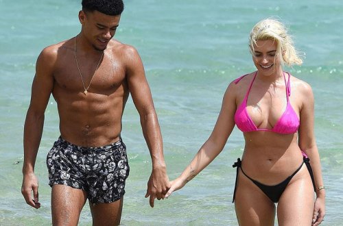 Kimsəyə fikir verməyib öpüşdülər - FOTO