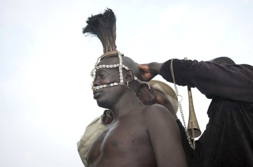 6 ay cinsi əlaqəyə girmək olmaz - Qan içən kişilərin bu adəti şok etdi - FOTOLAR