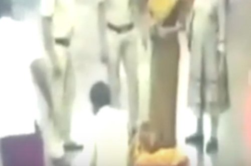 Stansiyada həyəcanlı anlar: 21 yaşlı qadın sərnişinlərin arasında uşaq doğdu - VİDEO - FOTO