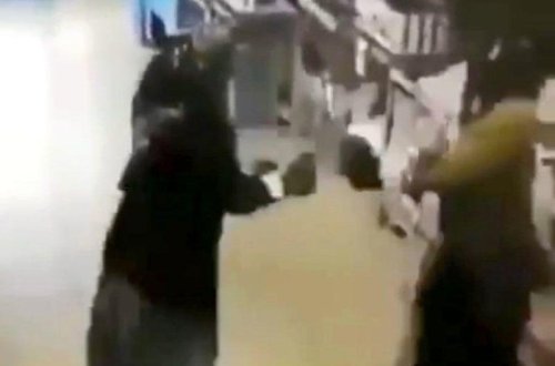 Yaşlı qadınların marketin kamerasına düşən görüntüləri rekord qırır - VİDEO