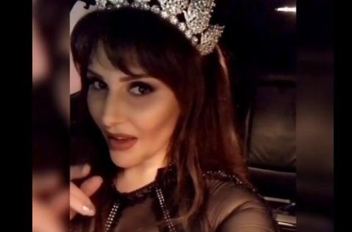 Azərbaycanlı aktrisa maşında çəkdiyi video ilə ağılları başdan aldı - VİDEO