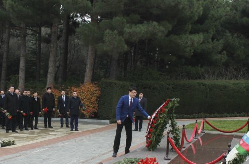 Dövlət Komitəsinin kollektivi ümummilli lider Heydər Əliyevin məzarını ziyarət edib