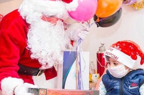 “Bakcell” və “ASAN Məktub” leykemiyadan əziyyət çəkən uşaqları sevindirdi - Fotolar