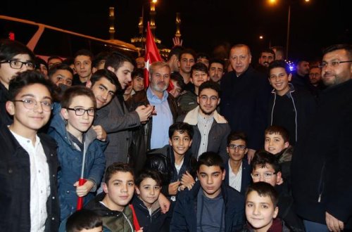 Ərdoğandan tələbələrə SÜRPRİZ: avtobus gözlədiklərini görüb... - FOTOLAR