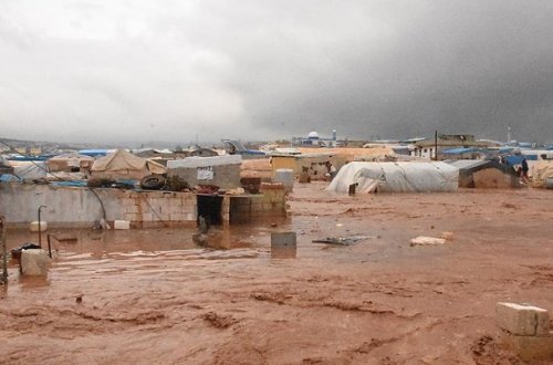 Sel 25 min qaçqını çadırsız qoydu - Fotolar + Video