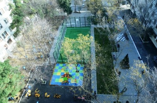 “Bizim həyət” layihəsi çərçivəsində abadlaşdırılan növbəti həyət sakinlərin istifadəsinə verilib