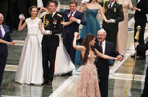Lukaşenko “Miss Belarus”la rəqs etdi – VİDEO