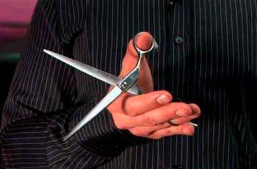 19 yaşlı gənc qayçı ilə ürək nahiyəsini yaraladı