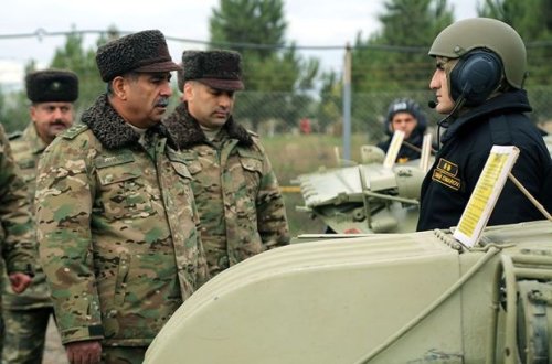 Zakir Həsənov cəbhədəki zirehli texnikaların döyüş hazırlığını yoxladı - FOTO