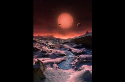 Çəhrayı cırtdan planet aşkar edildi