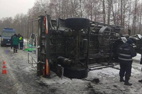 Rusiyalı turistləri daşıyan avtobus aşdı - Xəsarət alan var