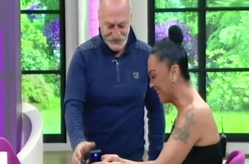 Qızı yaşda sevgilisinə canlı yayımda evlilik təklif etdi - Gecə orada qaldıq - VİDEO