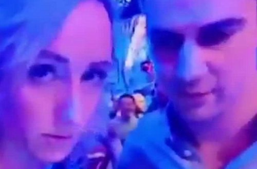 Canlı yayımda qızı öpmək istəyən oğlan pərt oldu - VİDEO