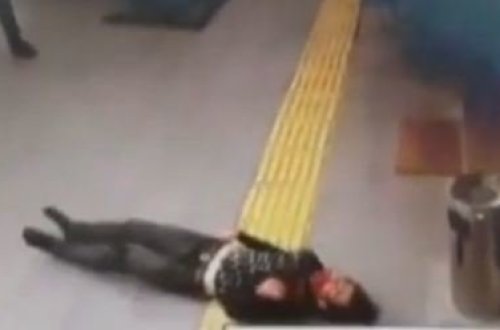 Azərbaycanlı gənc oteldə biləklərini kəsib özünü binadan atdı - Dəhşətli intihar ANBAAN VİDEODA