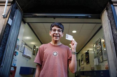 Bəxt 15 yaşlı oğlanın üzünə güldü - Lotereyada 200 min avro uddu - FOTO/VİDEO