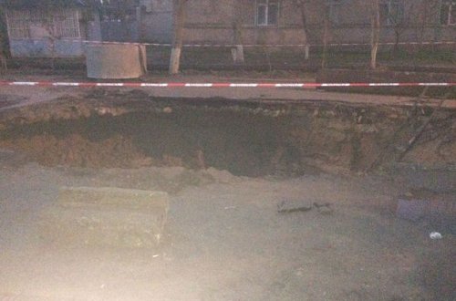 Sumqayıtda yol çökdü - FOTO