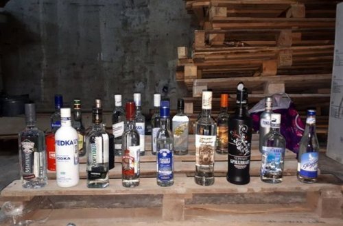 Rusiyada saxta içkilər hazırlayan azərbaycanlı tutuldu
