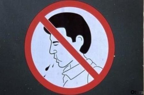 Qırğızıstanda küçəyə tüpürənlər saxlanılır - VİDEO