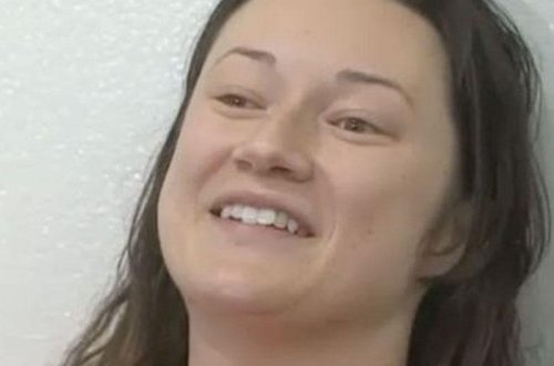 İnternetdə tanış olduğu kişiyə 159 mindən çox mesaj göndərən qadın həbs olundu - FOTO