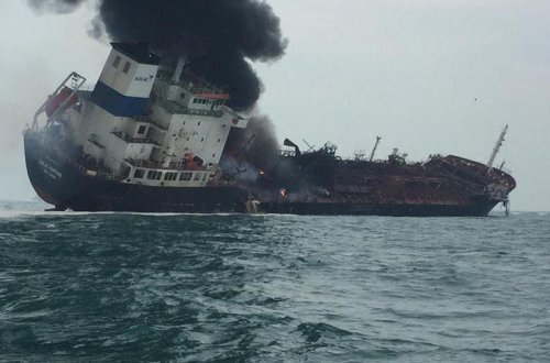 Göyərtəsində 22 nəfər olan gəmidə yanğın: ölən var - FOTO