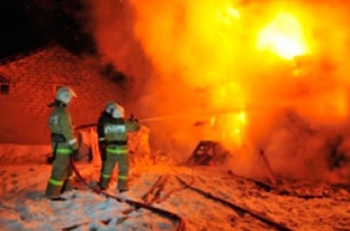 Rusiyada növbəti dəhşətli yanğın - Bir evdə 6 nəfər yanaraq öldü