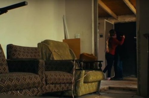 Evə gizli kamera quraşdıran ər gördüklərindən dəhşətə gəldi: Arvadı yad kişi ilə intim... - VİDEO