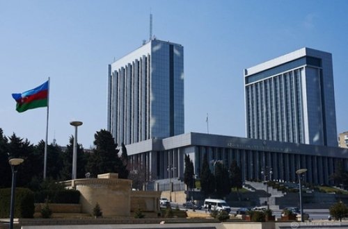 Apreldə növbədənkənar parlament seçkiləri keçiriləcəyi xəbəri yayıldı